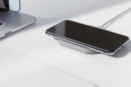 wybór bezprzewodowej ładowarki do iPhone'a